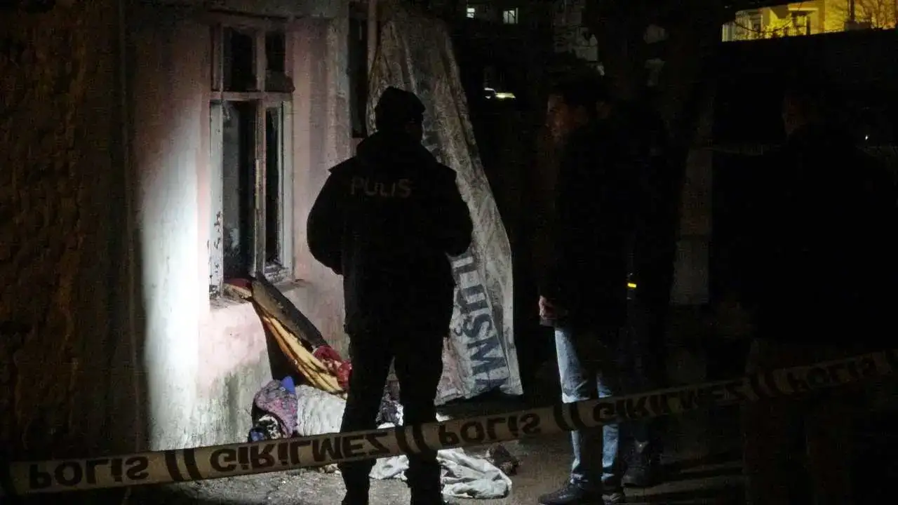 Zeytinköy’de Kimliği Belirsiz Kiracı Yanarak Can Verdi 6